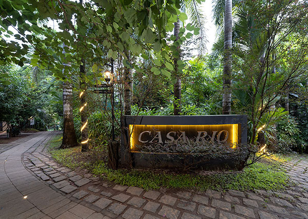 luxury honeymoon packages in athirappilly